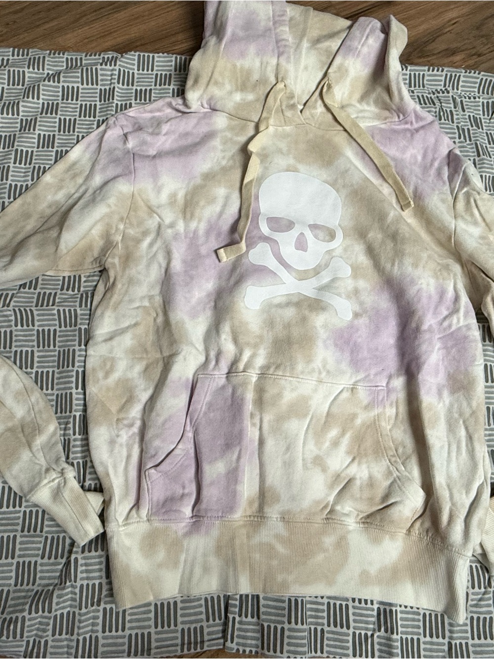 soulcycle Tie-Dye Skull Hoodie in Cream and Lavender